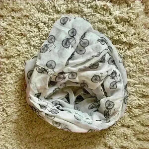 Bicycle black and white scarf